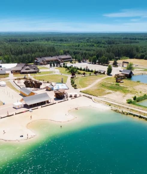 Pole namiotowe nad jeziorem Dolny Śląsk – gdzie rozbić namiot i cieszyć się naturą