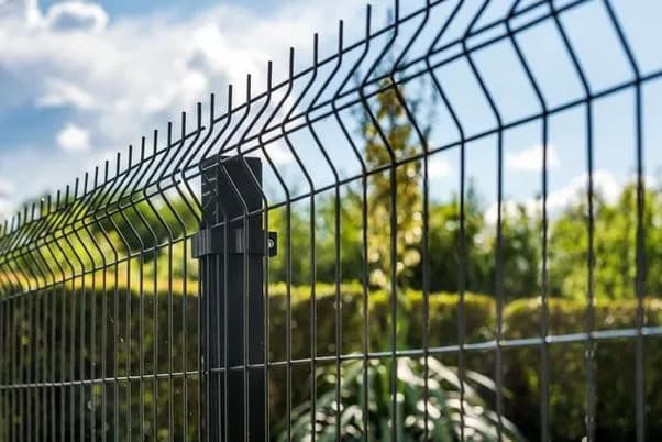 Najlepsze ogrodzenia w Dolnośląskiem – porównanie materiałów, kosztów i praktyczne porady